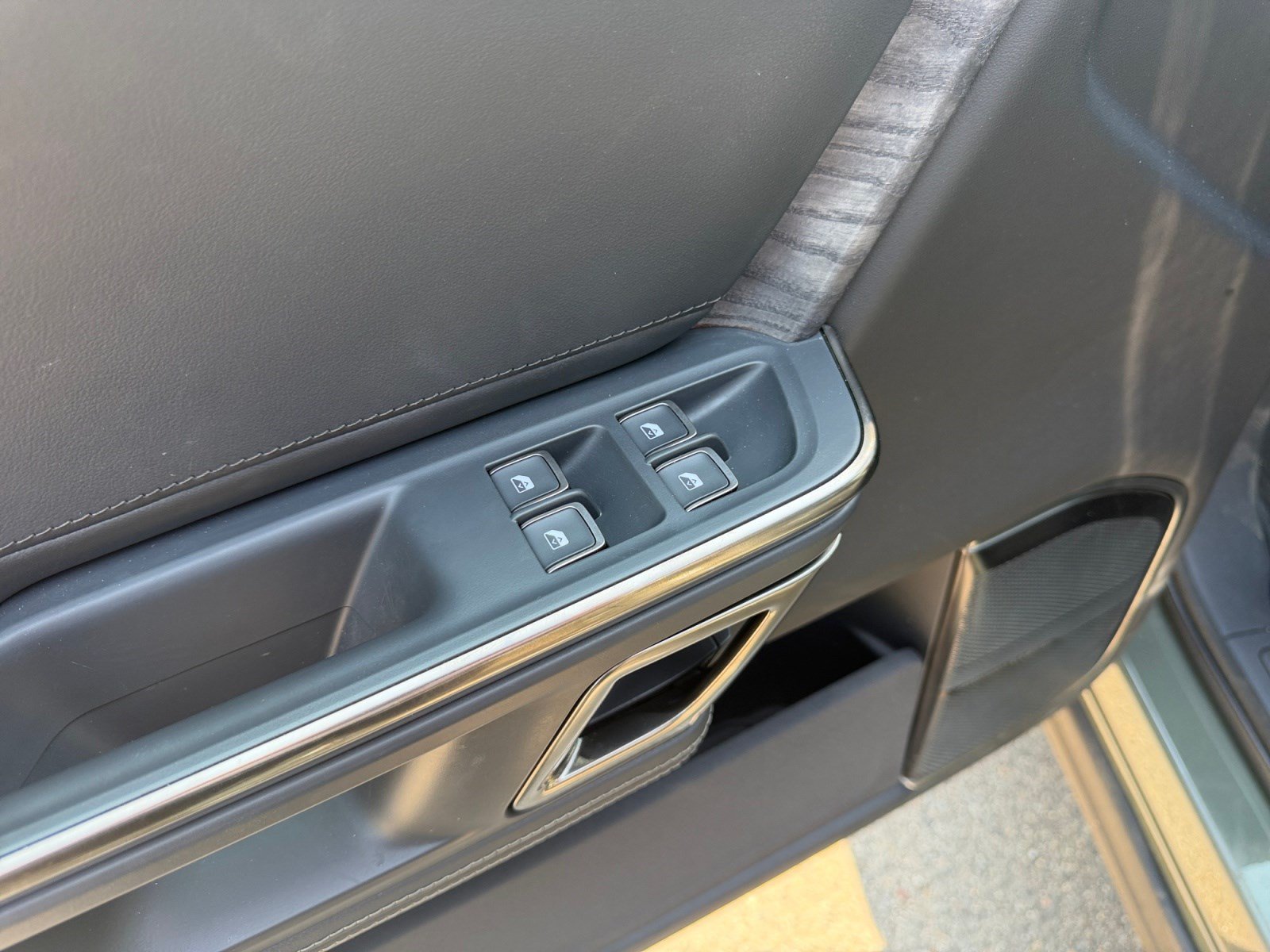Used 2022 Rivian R1S Launch Edition AWD/4WD image 13