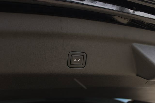 Used 2023 GMC Yukon SLT image 34