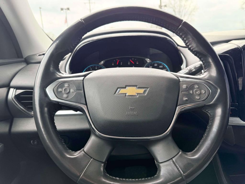 Used 2018 Chevrolet Traverse LT FWD image 17