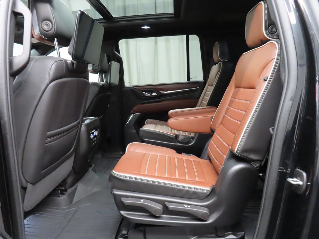 Used 2024 GMC Yukon XL Denali Ultimate AWD/4WD image 9