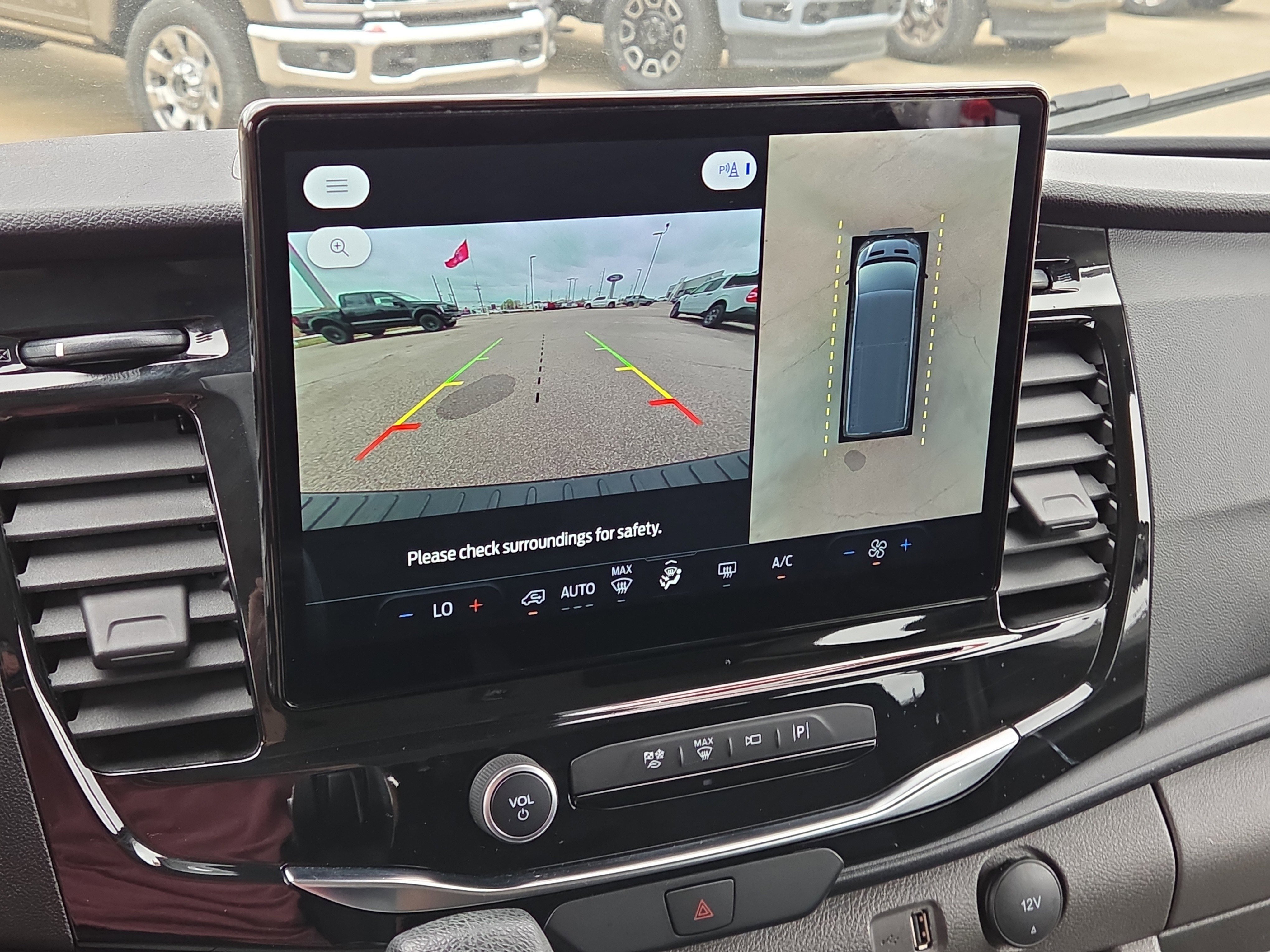 Used 2023 Ford Transit 350 XLT image 26