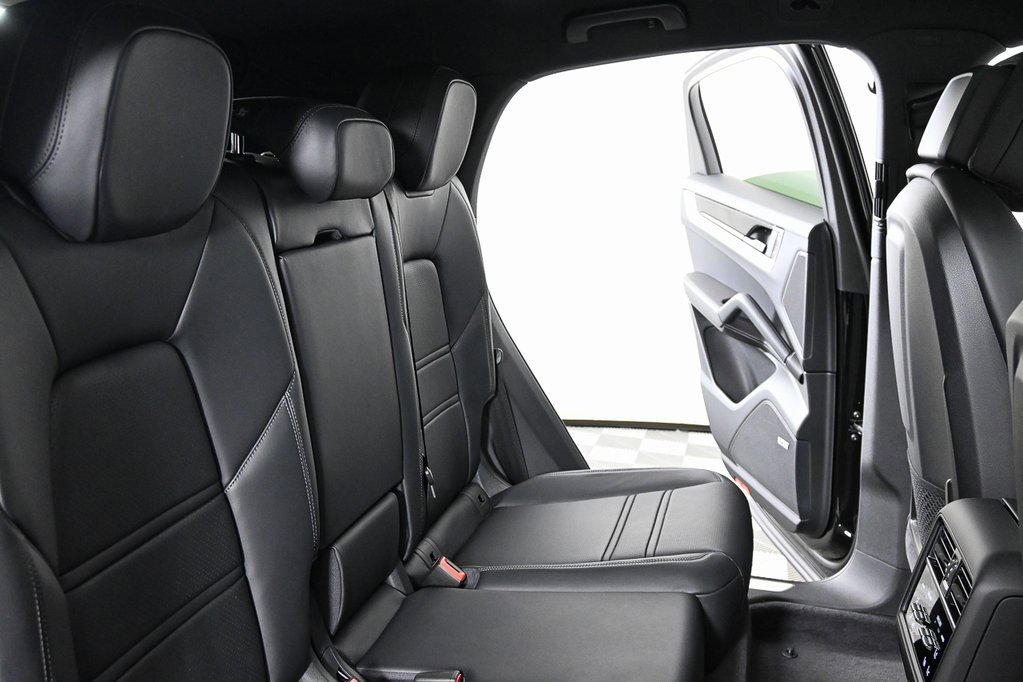 Used 2025 Porsche Cayenne Coupe image 24