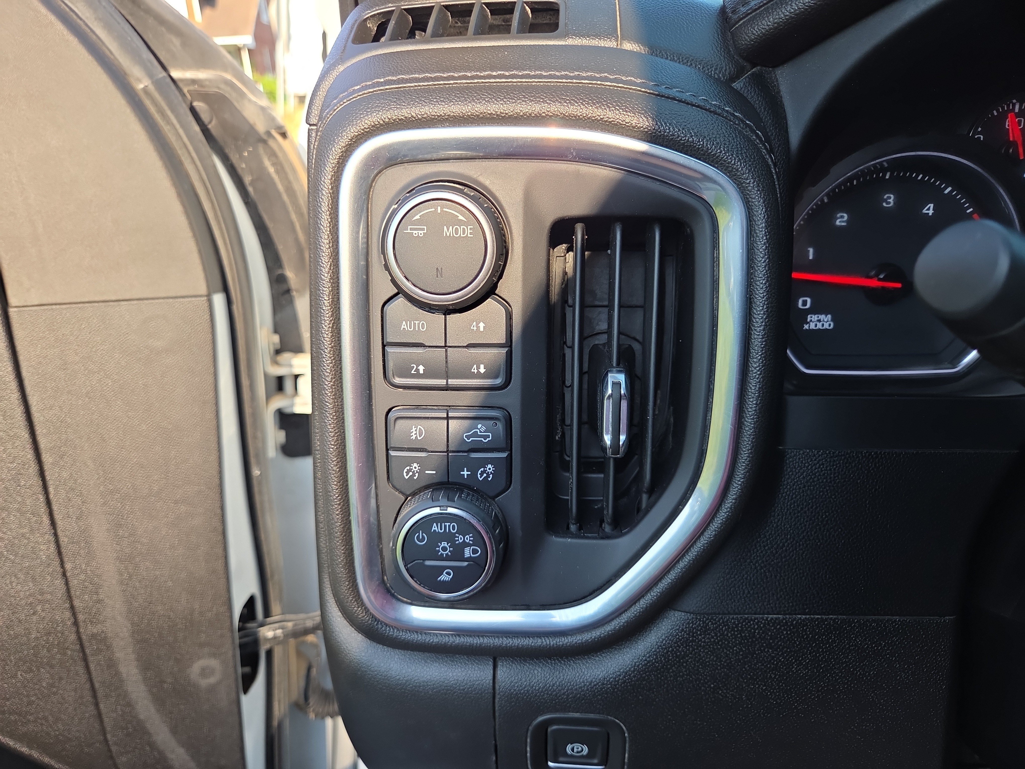 Used 2022 Chevrolet Silverado 2500 LTZ w/ Safety Package AWD/4WD image 29