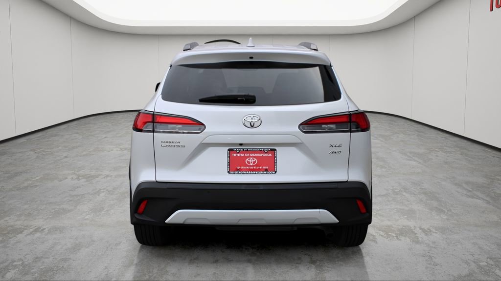 Used 2023 Toyota Corolla Cross XLE w/ Convenience Package image 4