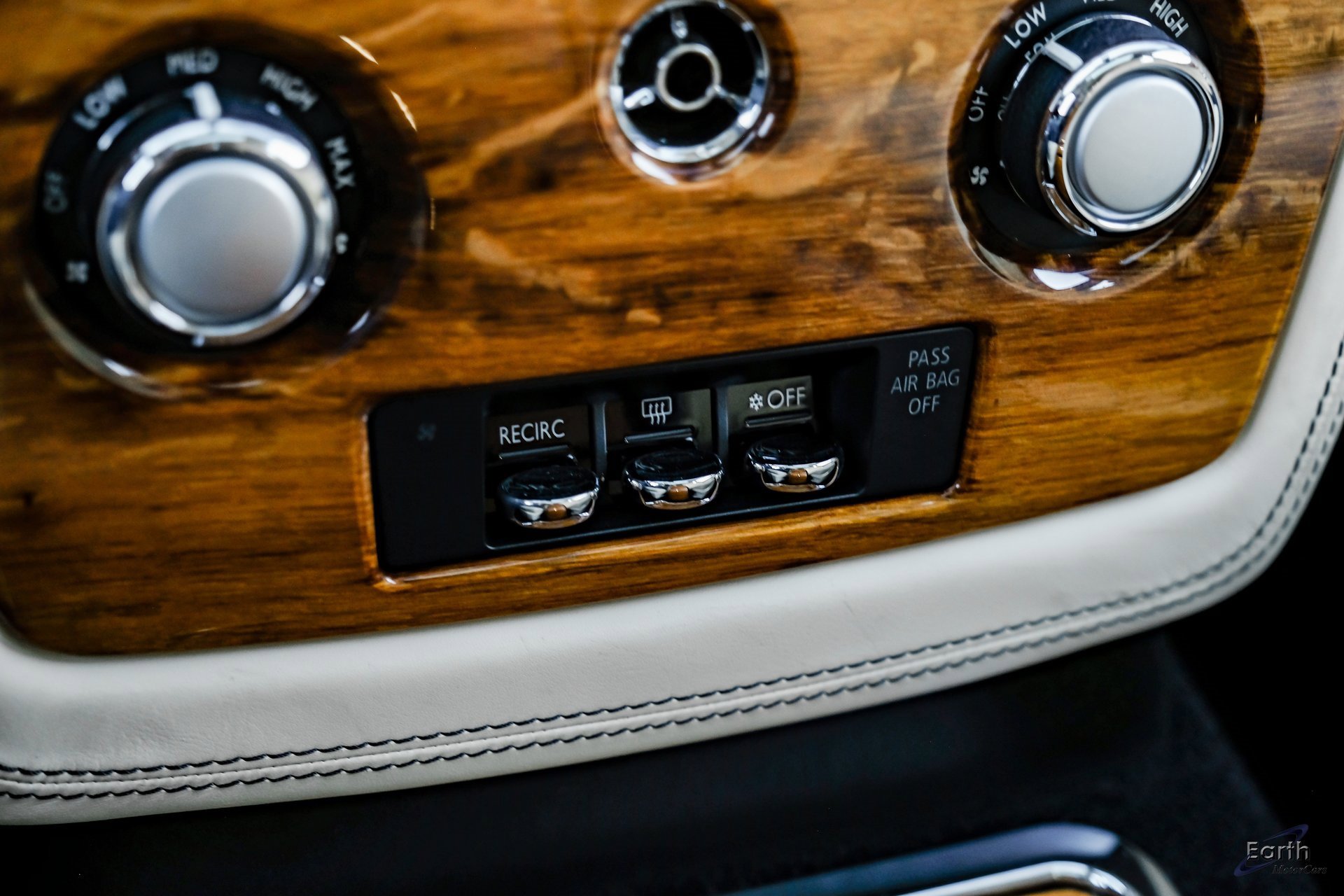 Used 2014 Rolls-Royce Phantom Sedan image 58