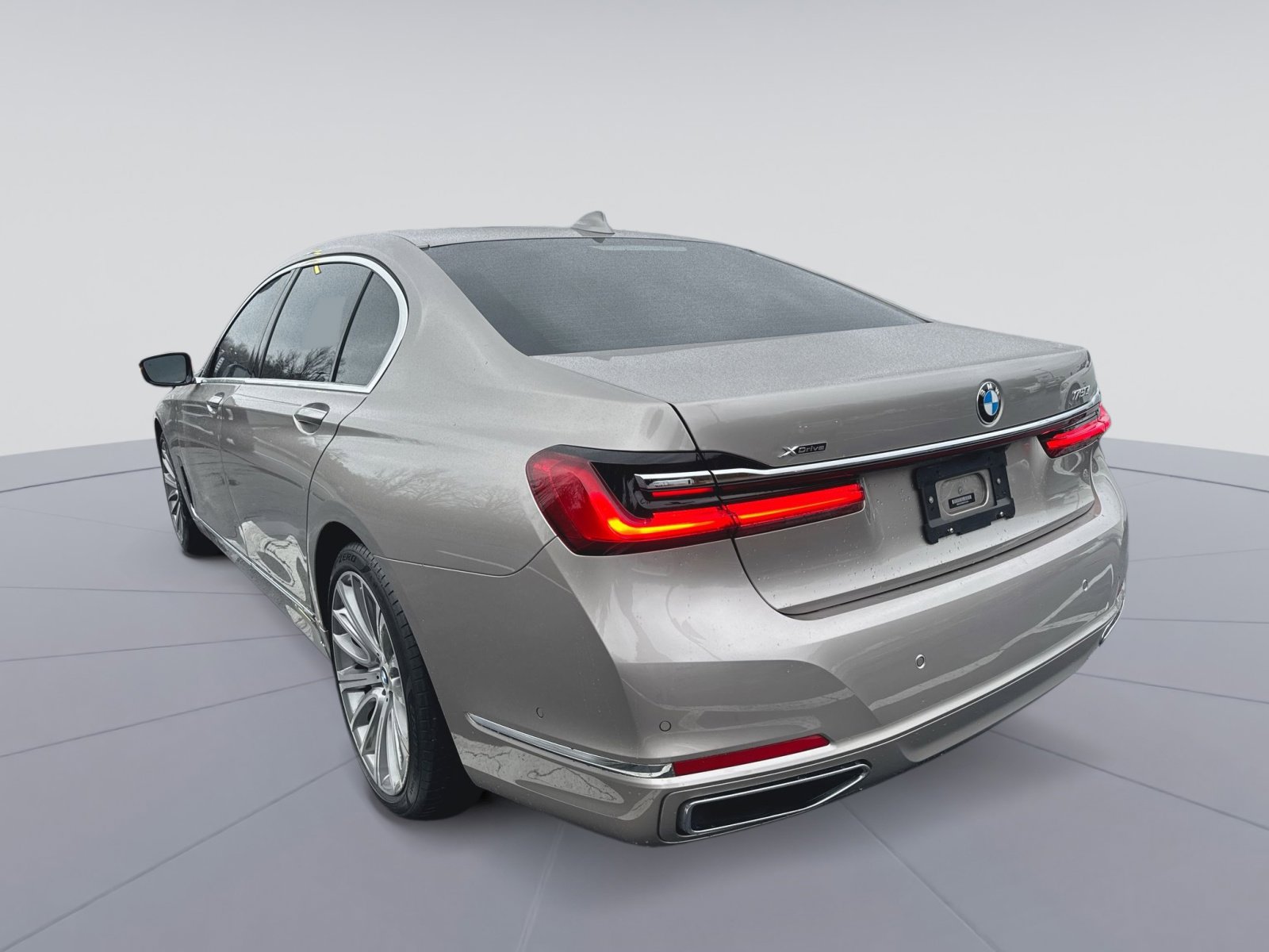 Used 2021 BMW 750i xDrive w/ Executive Package image 27