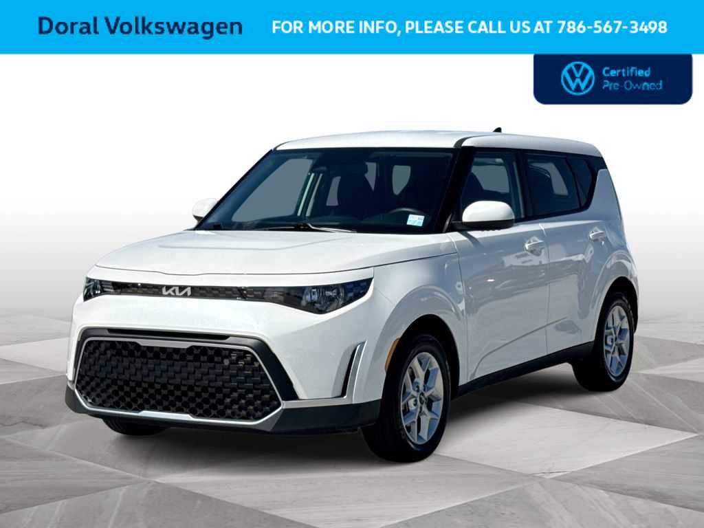 Used 2025 Kia Soul LX FWD image 4