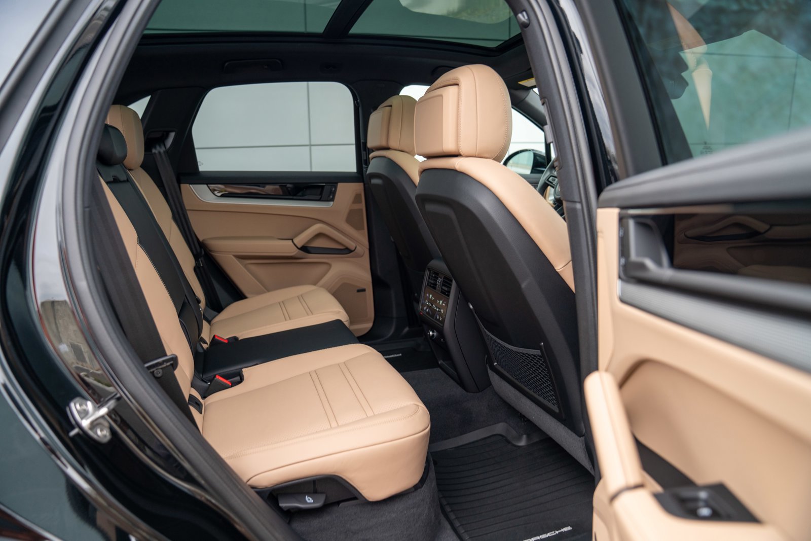 Certified 2026 Porsche Cayenne AWD/4WD image 24