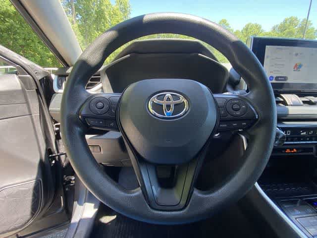 Used 2025 Toyota RAV4 XLE AWD/4WD image 31