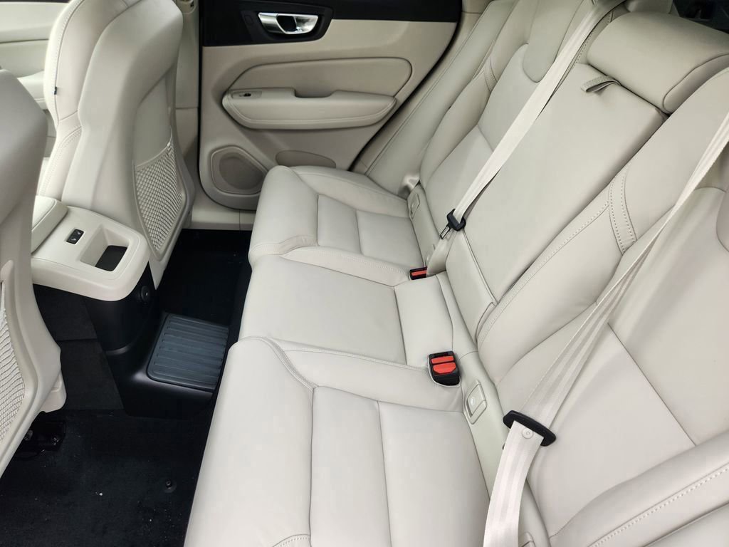 New 2026 Volvo XC60 T8 Ultra w/ Protection Package Premier image 18