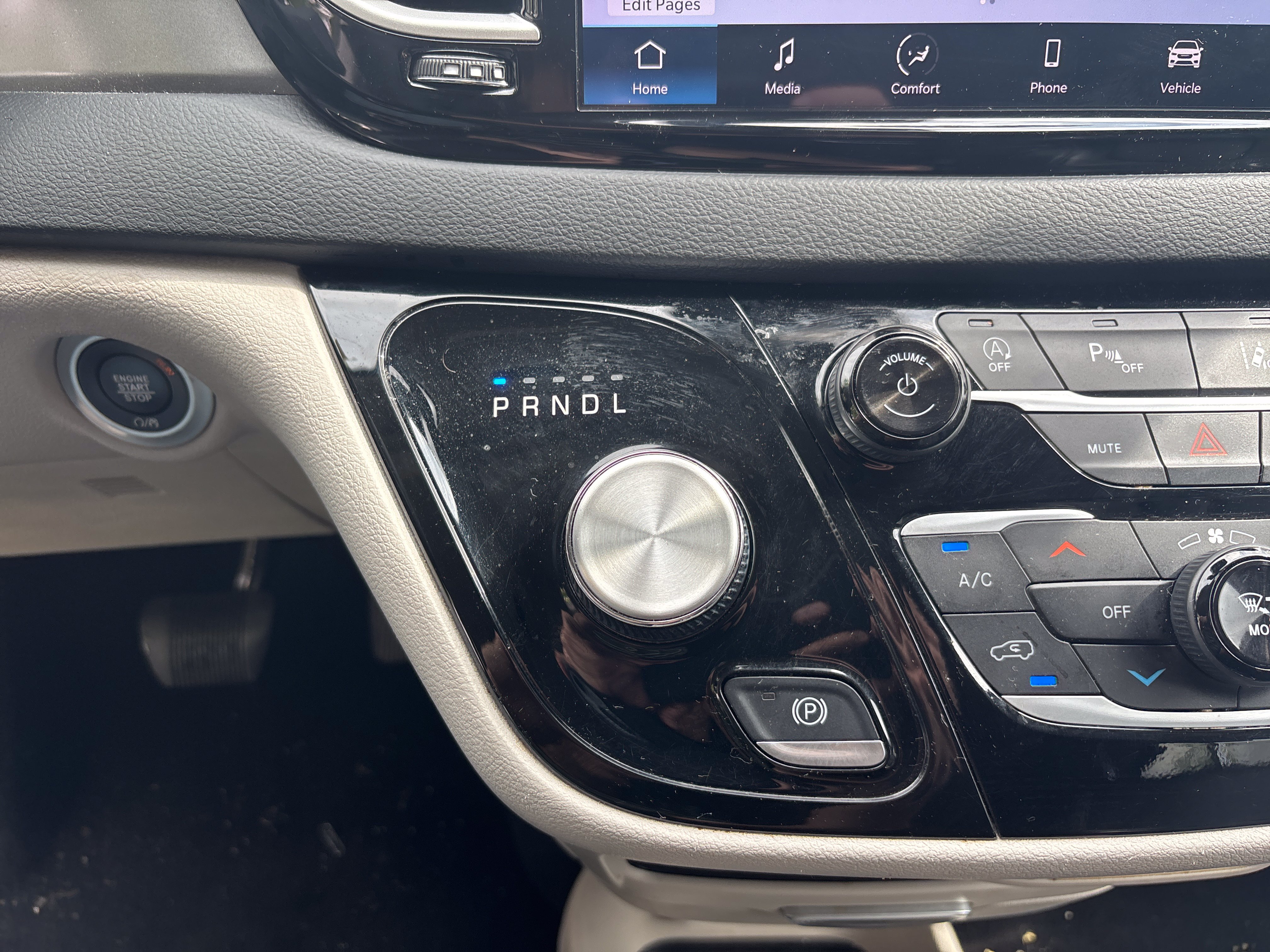 Used 2023 Chrysler Pacifica Touring-L FWD image 27