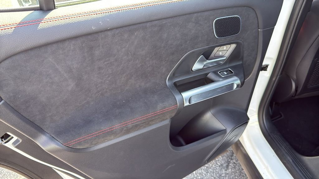 Certified 2025 Mercedes-Benz GLB 35 AMG 4MATIC image 23