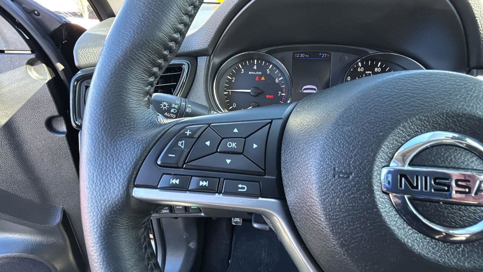 Used 2018 Nissan Rogue SL w/ Premium Package image 13