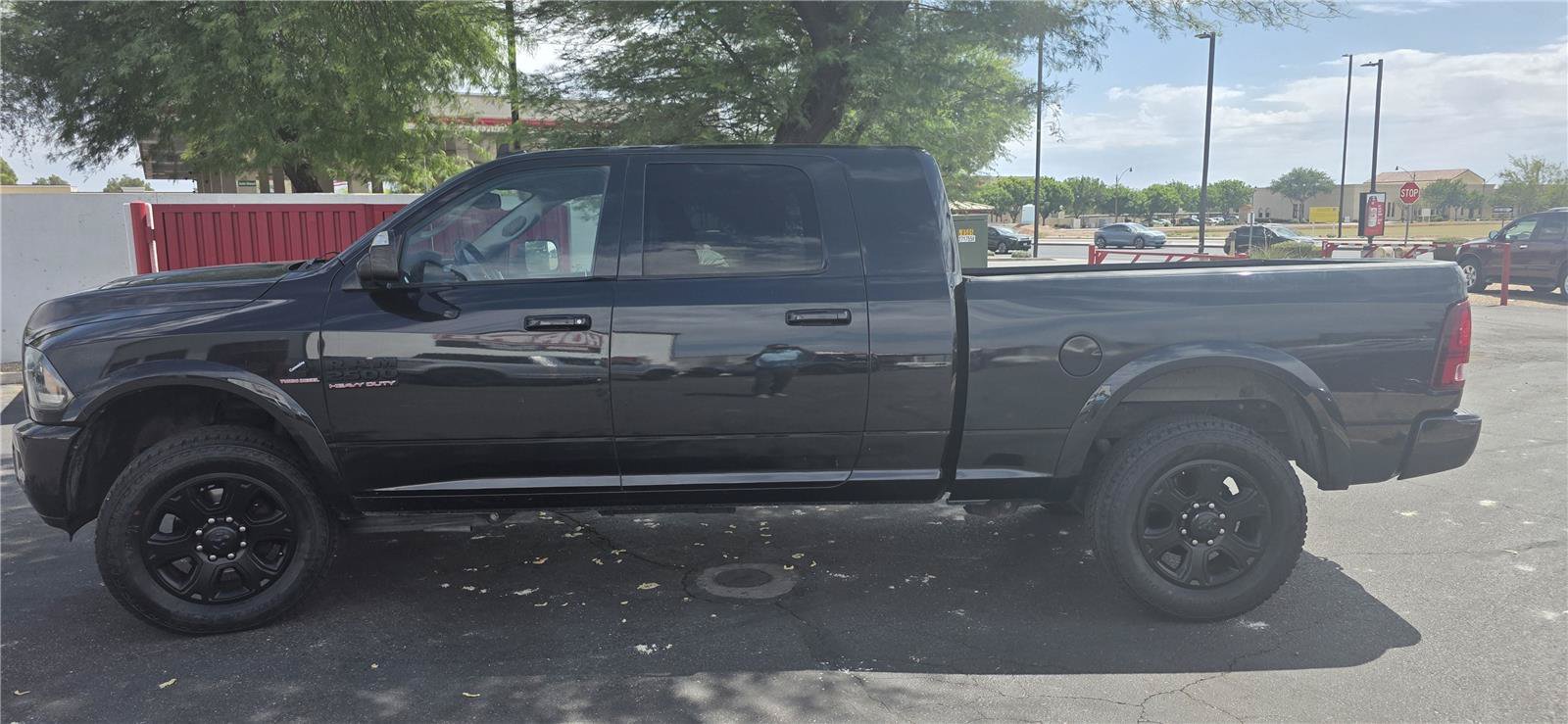 Used 2015 RAM 2500 Laramie w/ Black Appearance Group AWD/4WD image 8