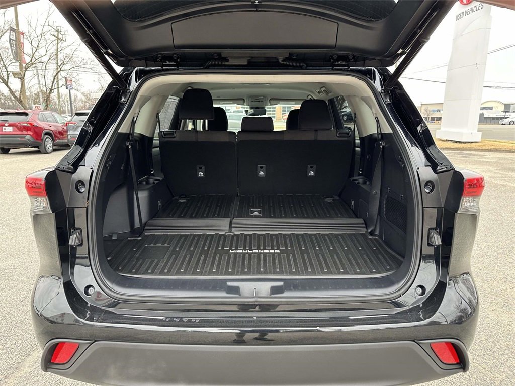 Certified 2021 Toyota Highlander LE image 15