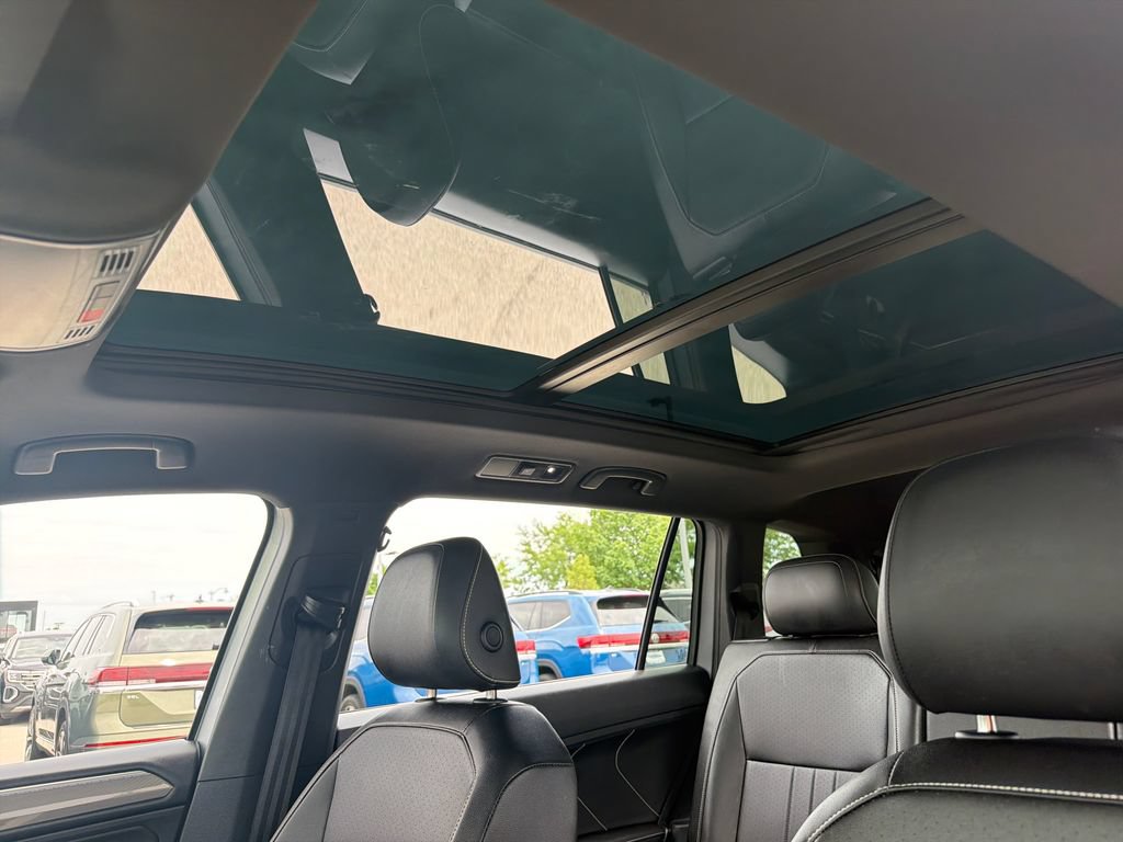 Certified 2023 Volkswagen Tiguan SE R-Line FWD image 19