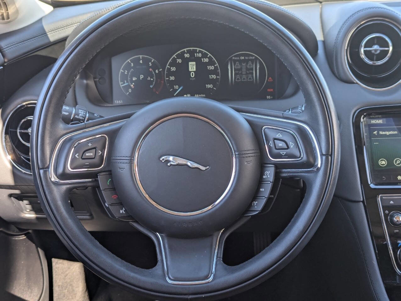 Used 2019 Jaguar XJ R-Sport image 18