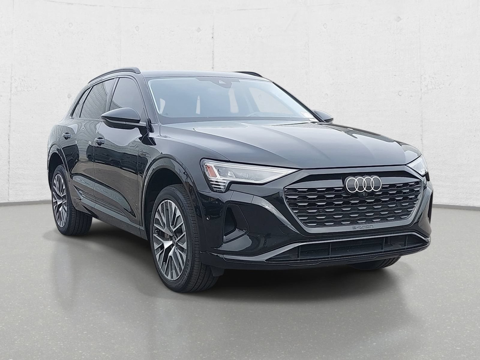 Used 2024 Audi Q8 e-tron Prestige w/ Prestige Package AWD/4WD image 3