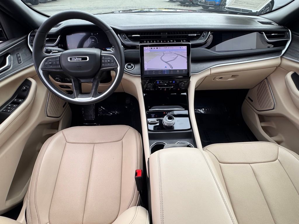 Used 2023 Jeep Grand Cherokee Limited w/ Luxury Tech Group II image 27