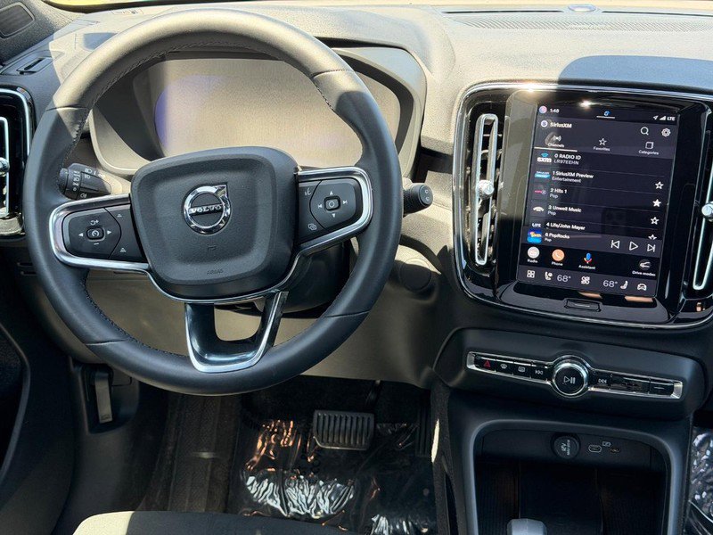 Used 2023 Volvo XC40 Recharge Ultimate AWD/4WD image 13