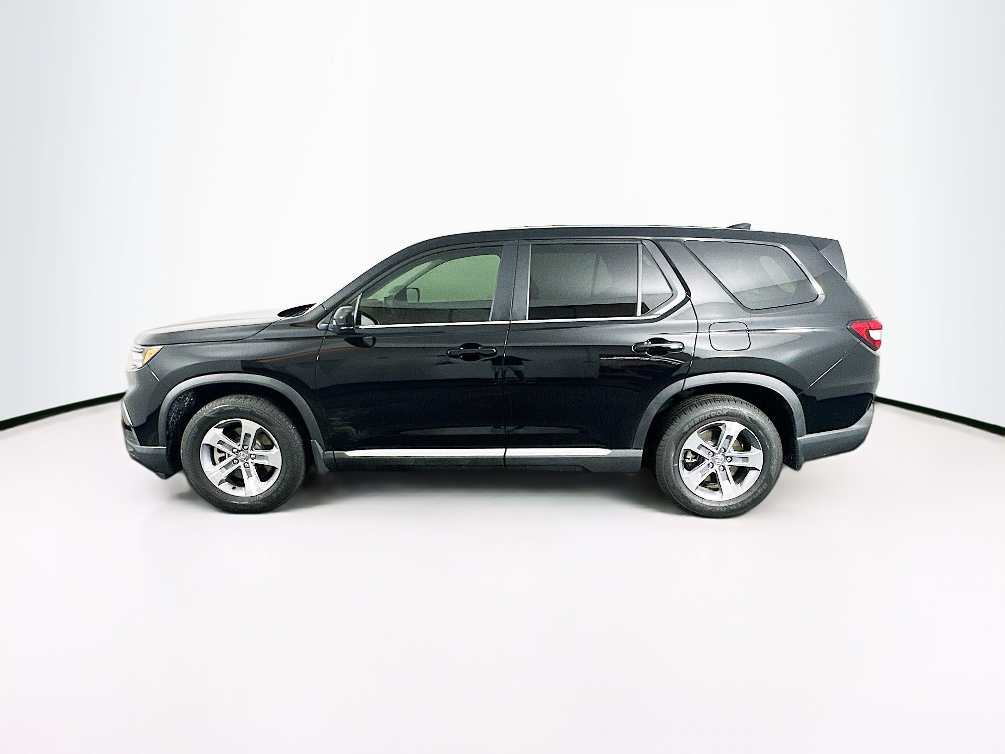 Used 2025 Honda Pilot EX-L image 4