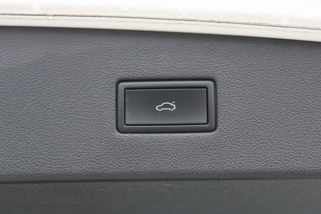 Certified 2021 Volkswagen Tiguan SEL Premium R-Line image 31