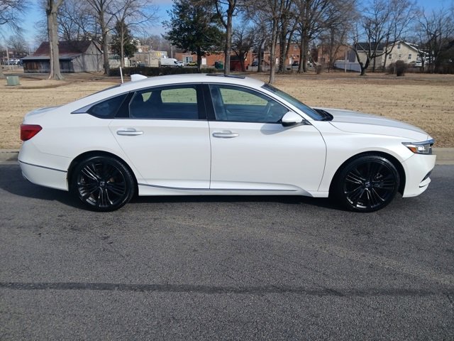 Used 2018 Honda Accord Touring image 10