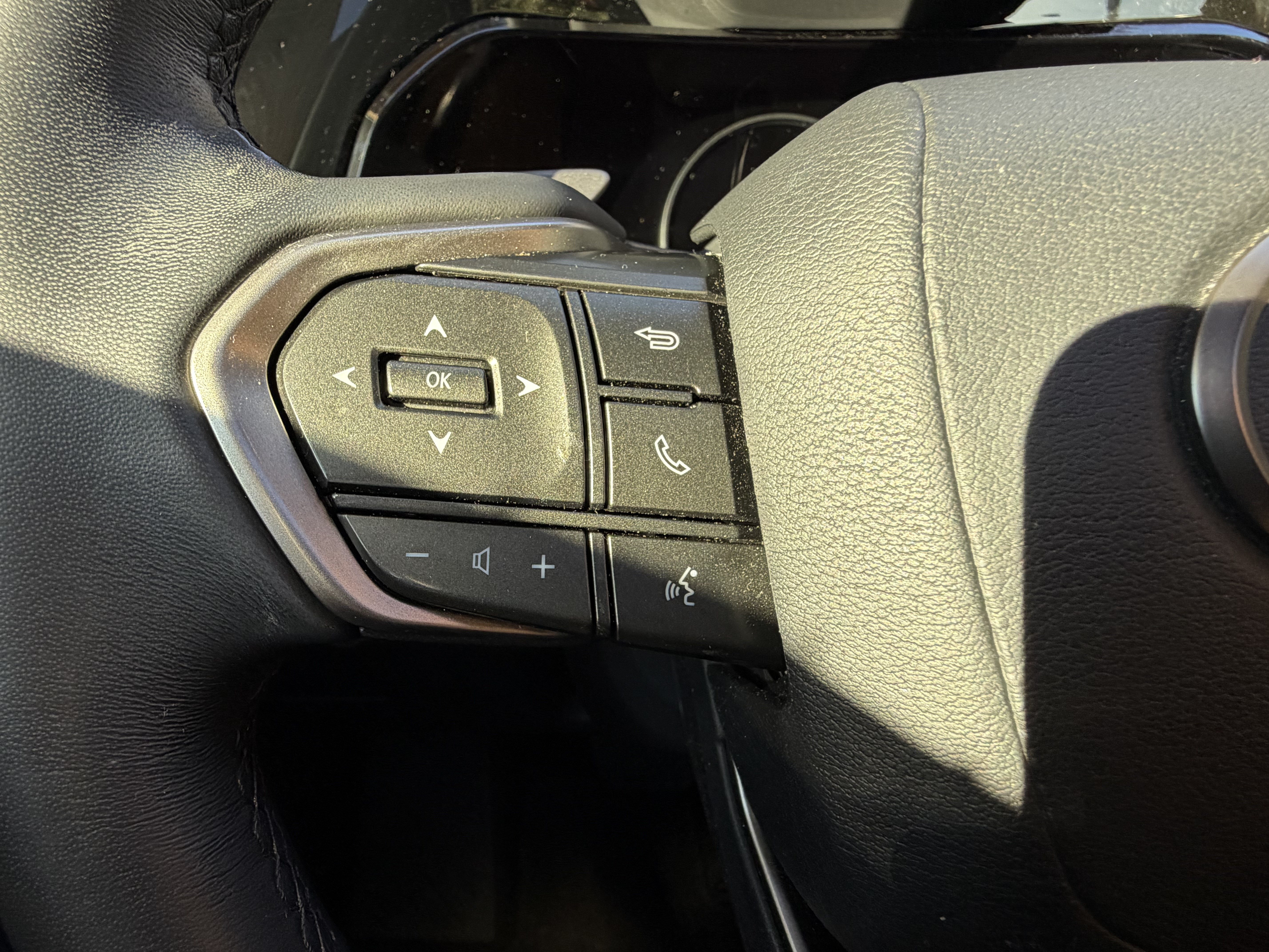 Certified 2025 Lexus NX 250 FWD w/ Accessory Package (2T) image 18
