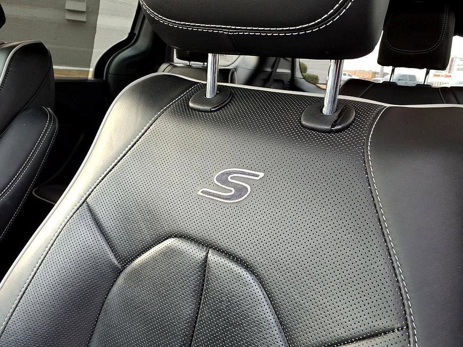 Used 2023 Chrysler Pacifica Limited w/ S Appearance Package image 20