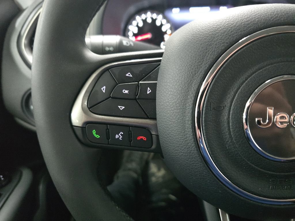 Used 2022 Jeep Renegade Latitude AWD/4WD image 19