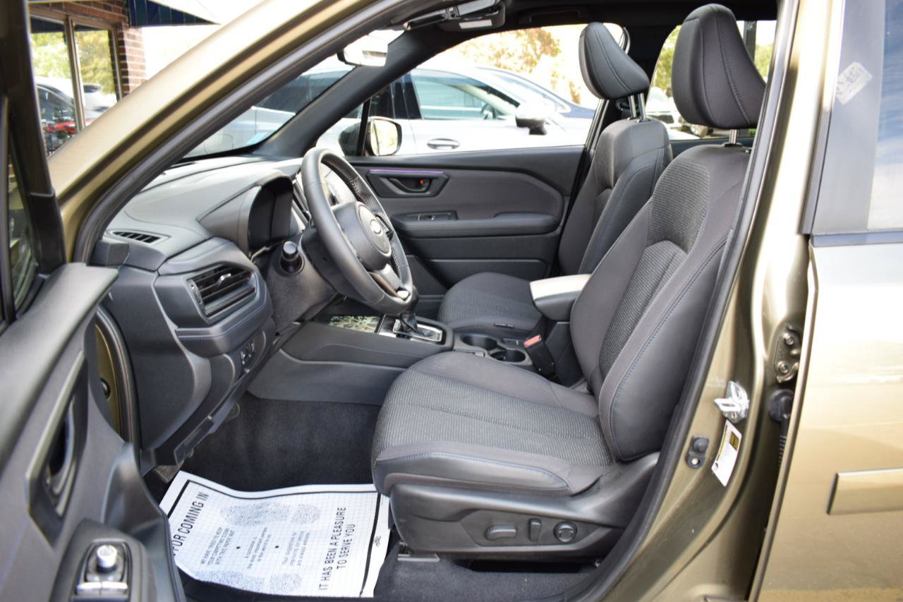 Used 2025 Subaru Forester Premium AWD/4WD image 31