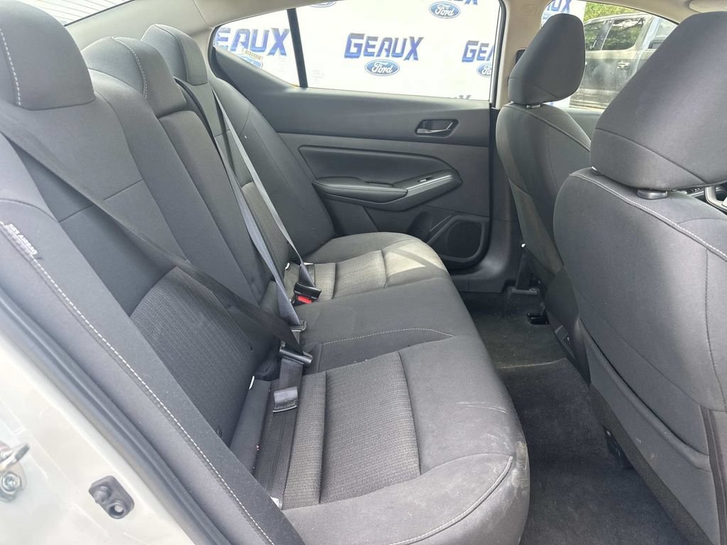 Used 2025 Nissan Altima 2.5 SV FWD image 14