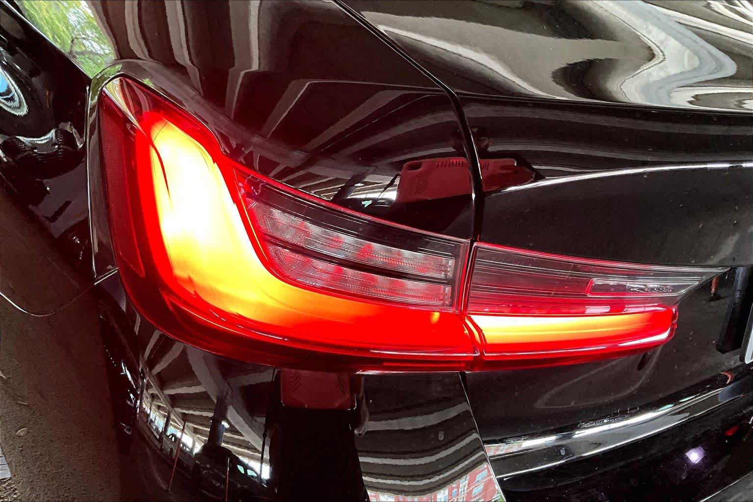 Used 2024 BMW 330i Sedan w/ Premium Package RWD image 28
