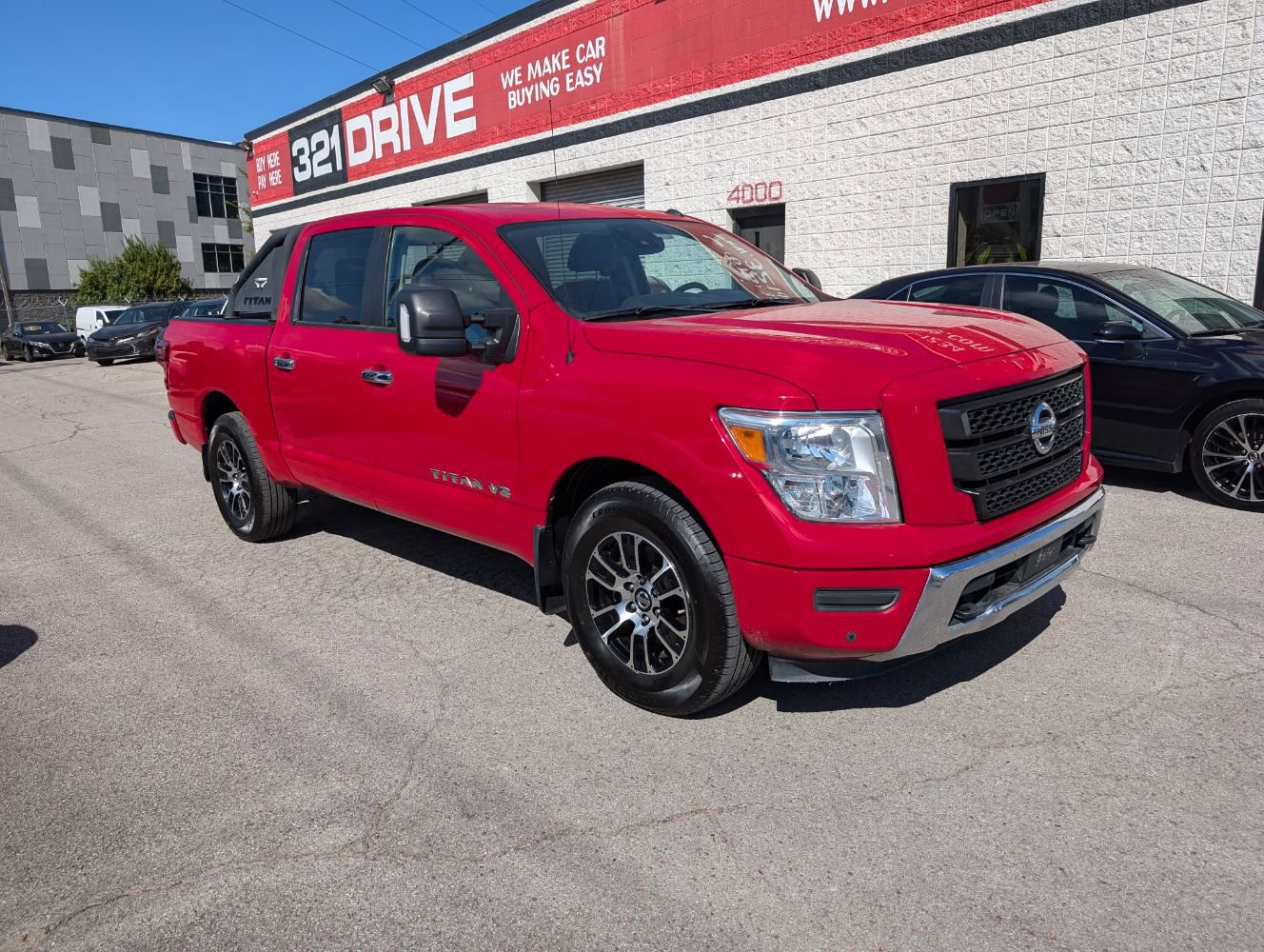 Used 2020 Nissan Titan SV w/ SV Convenience Package image 4