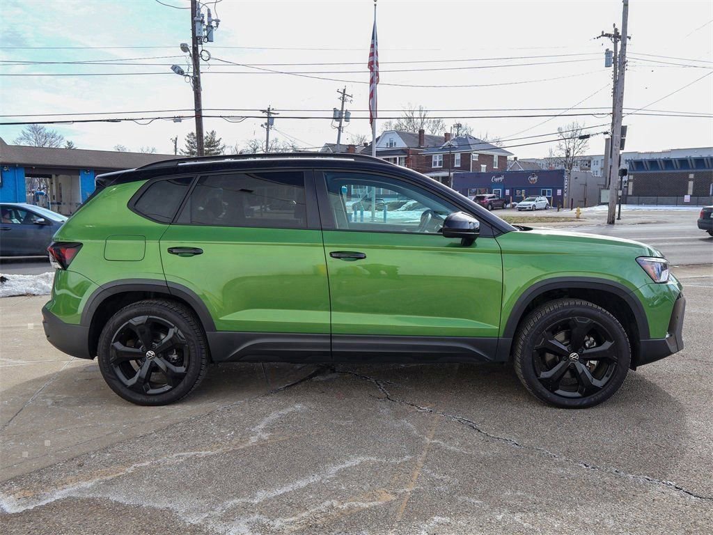 New 2025 Volkswagen Taos SE image 6