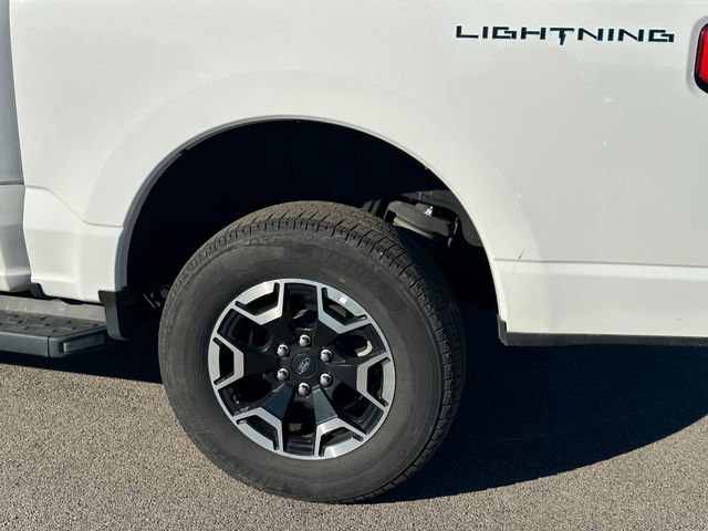 Used 2022 Ford F150 Lightning XLT image 8