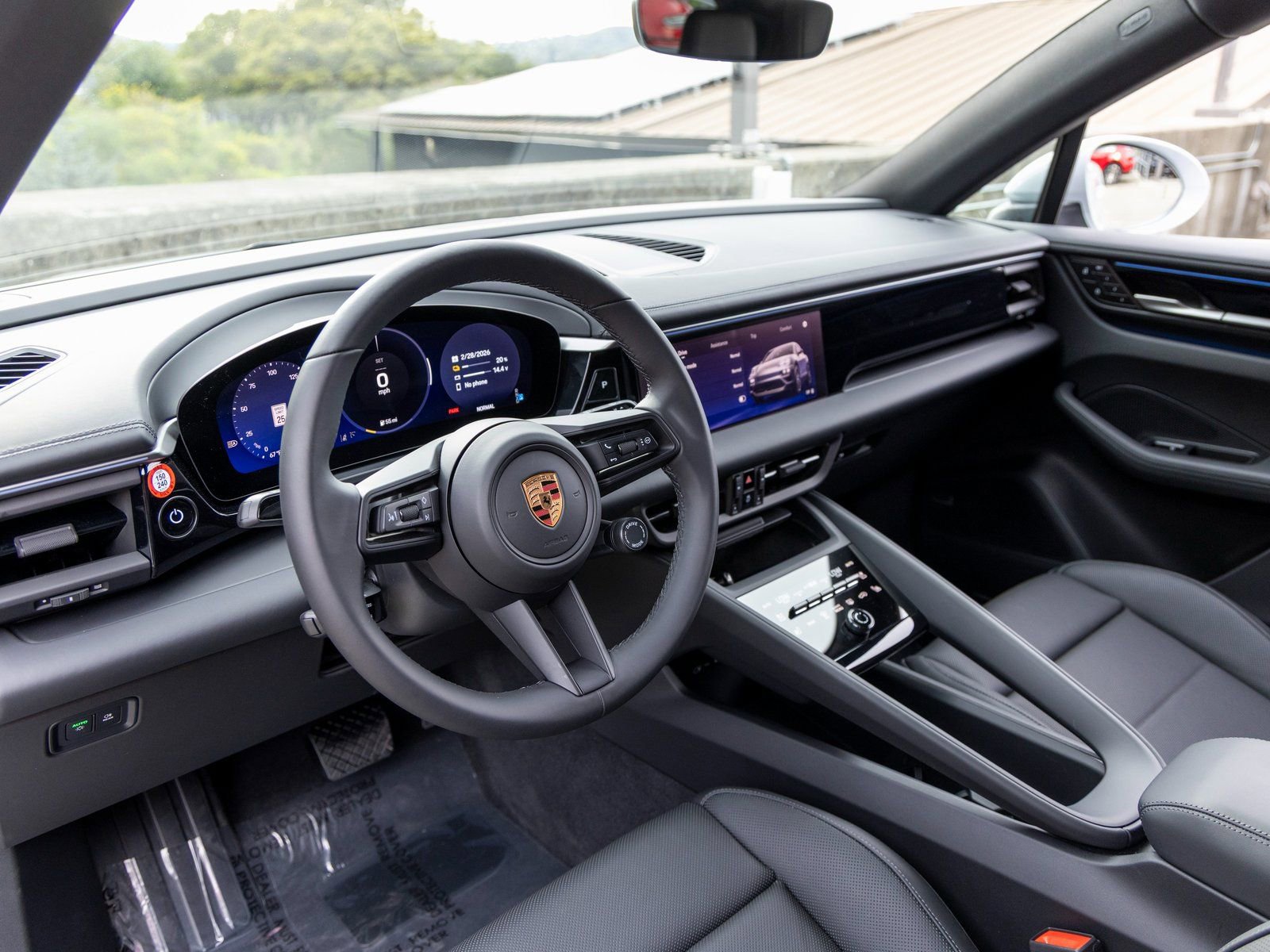New 2025 Porsche Macan Electric RWD image 4