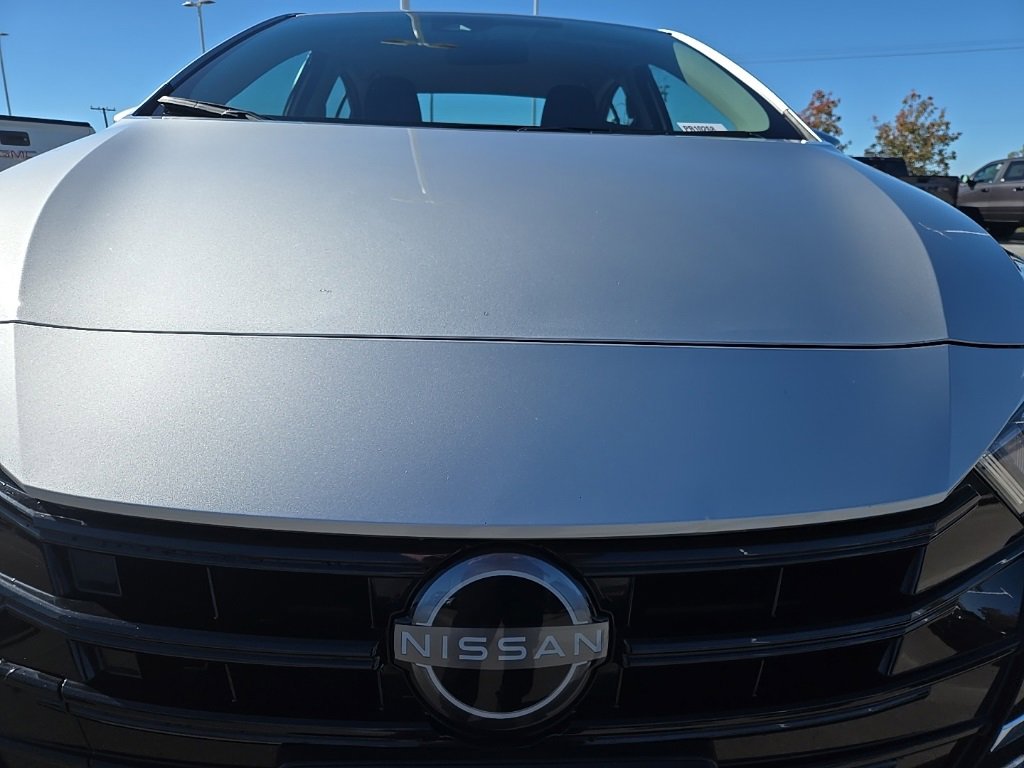 Used 2023 Nissan Versa SV image 6