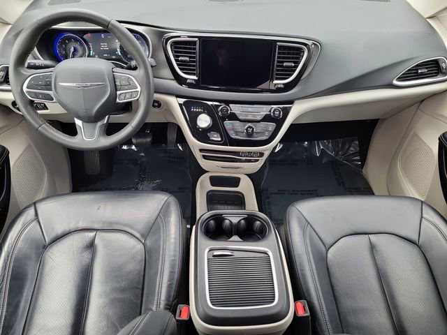 Used 2022 Chrysler Pacifica Touring-L image 12