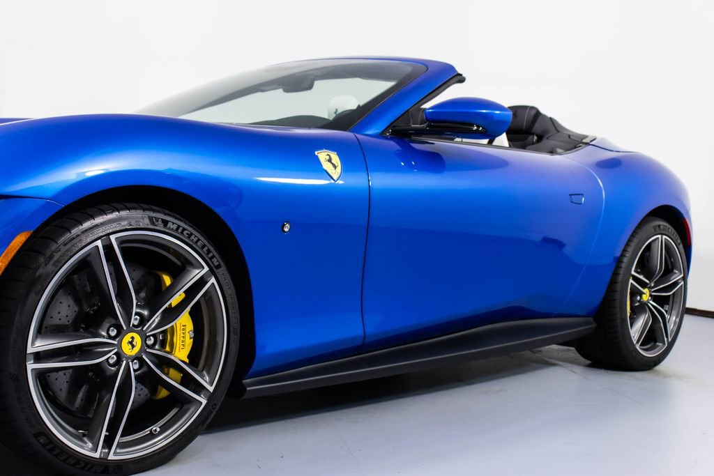 Certified 2025 Ferrari Roma Spider RWD image 31