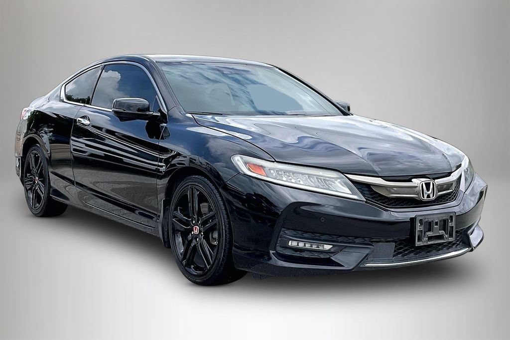 Used 2017 Honda Accord Touring image 1