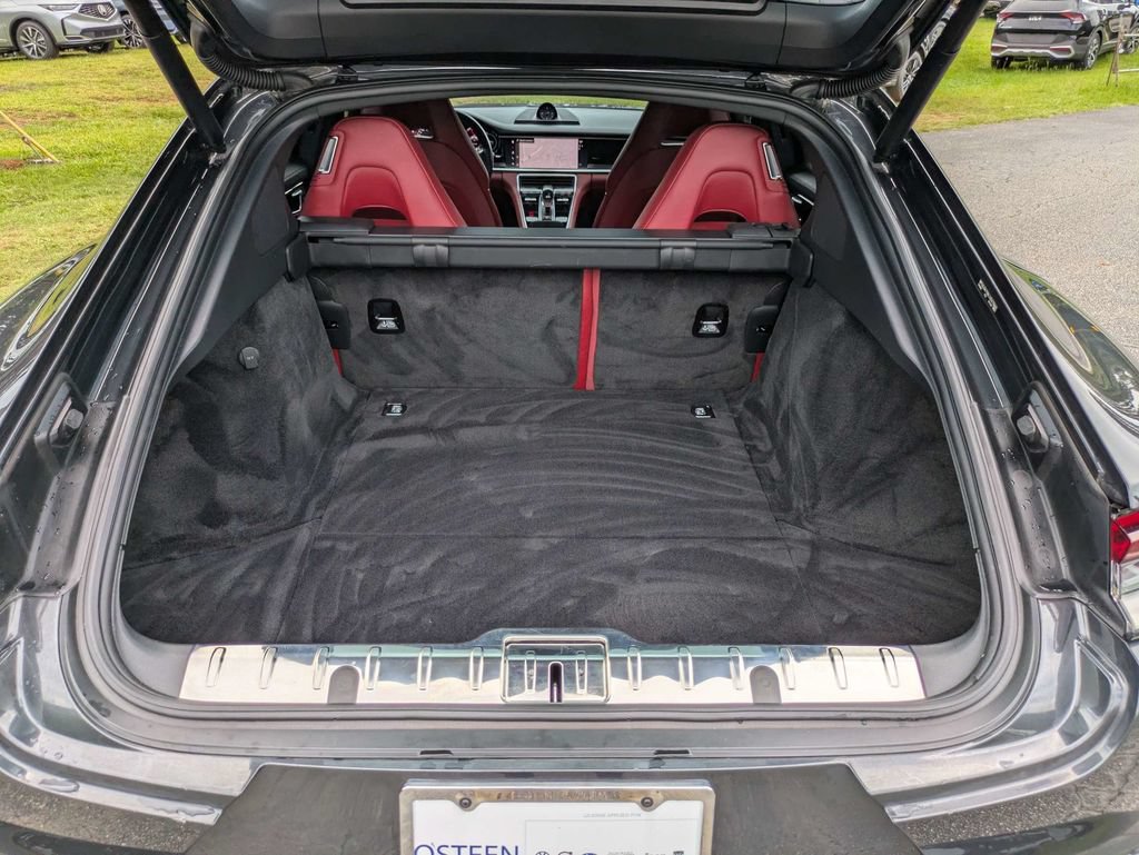 Used 2022 Porsche Panamera RWD image 14