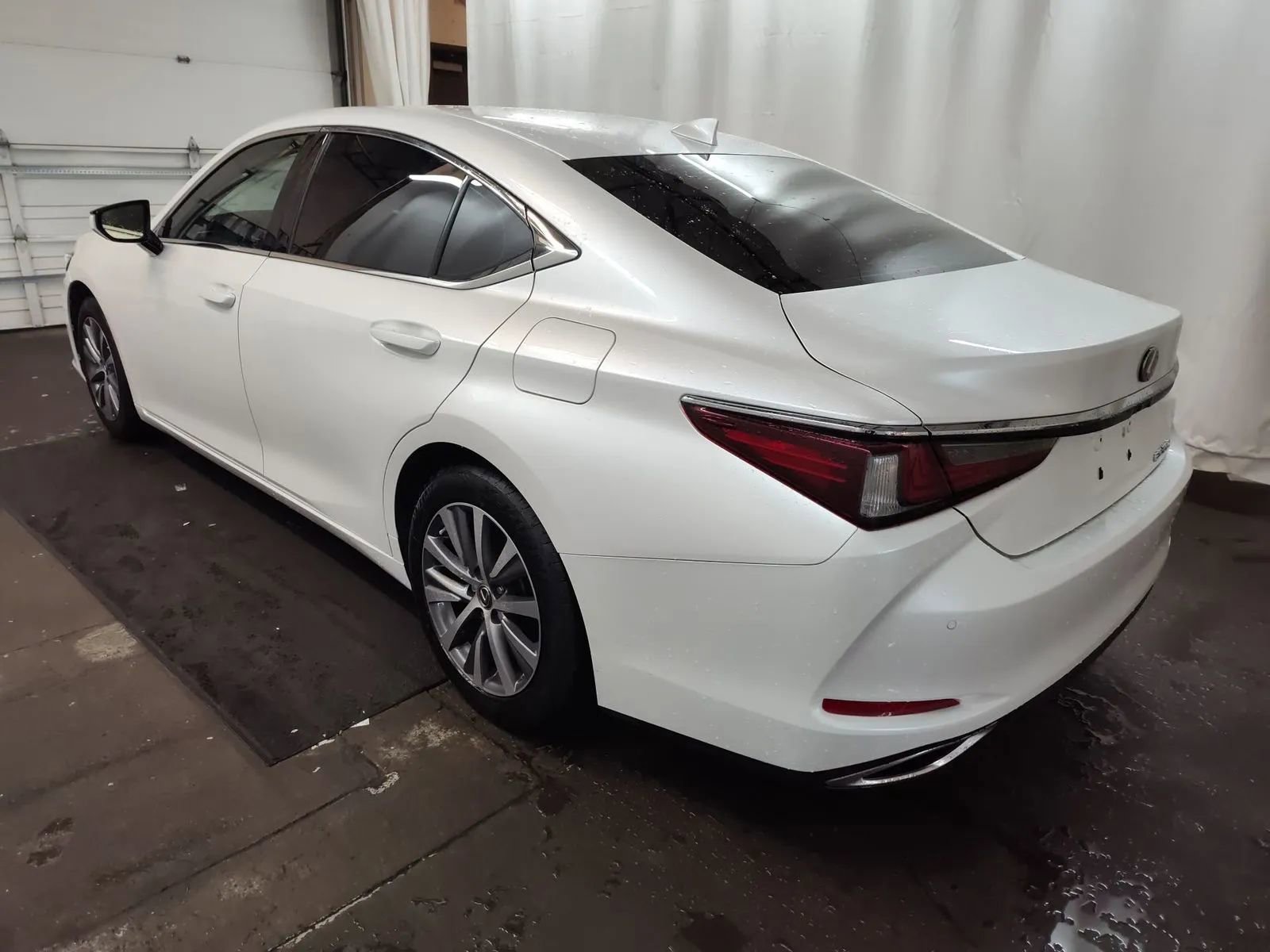 Used 2019 Lexus ES 350 F Sport image 2