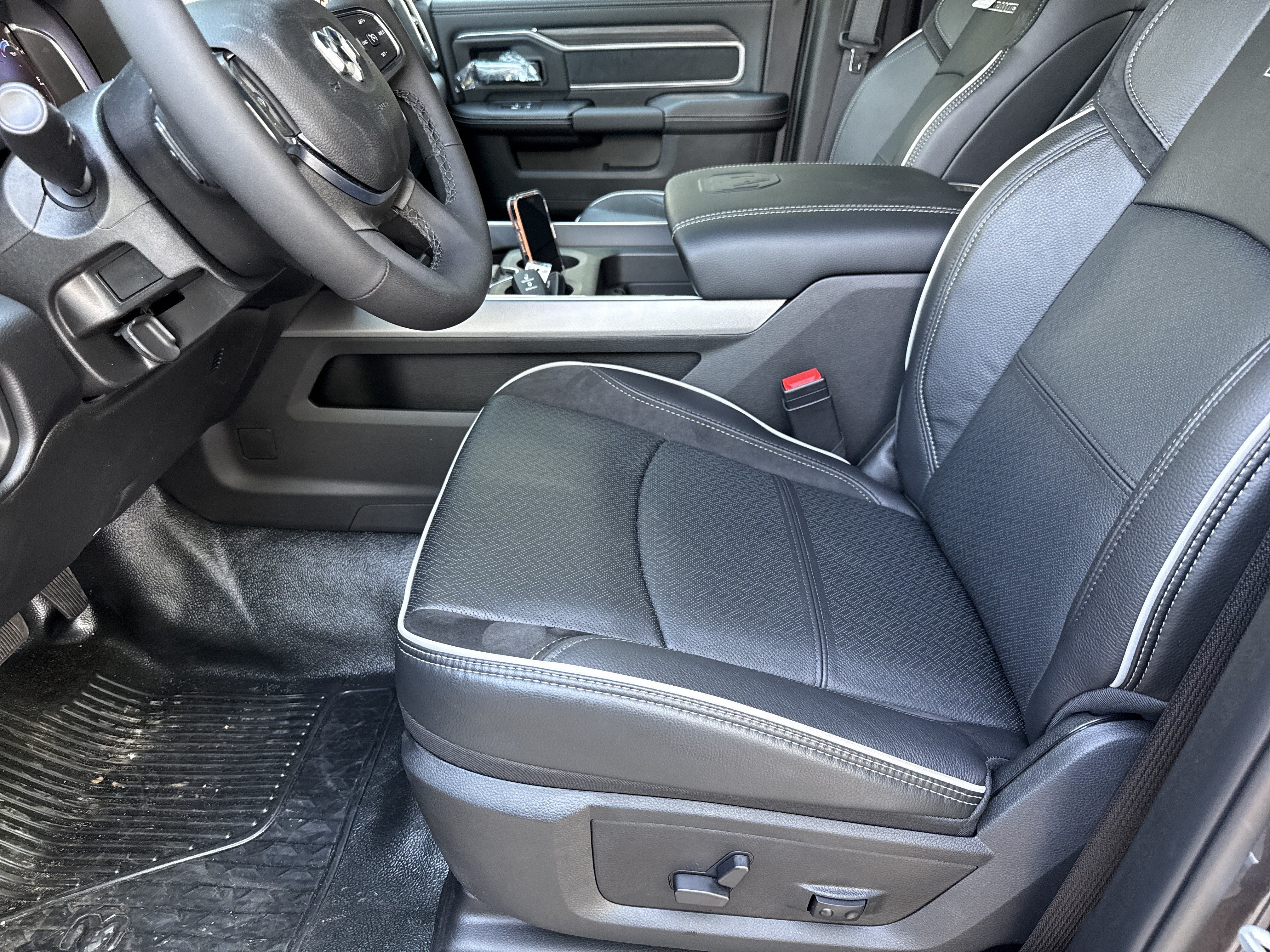 New 2026 RAM 3500 Big Horn w/ Laramie Trim Package AWD/4WD image 9