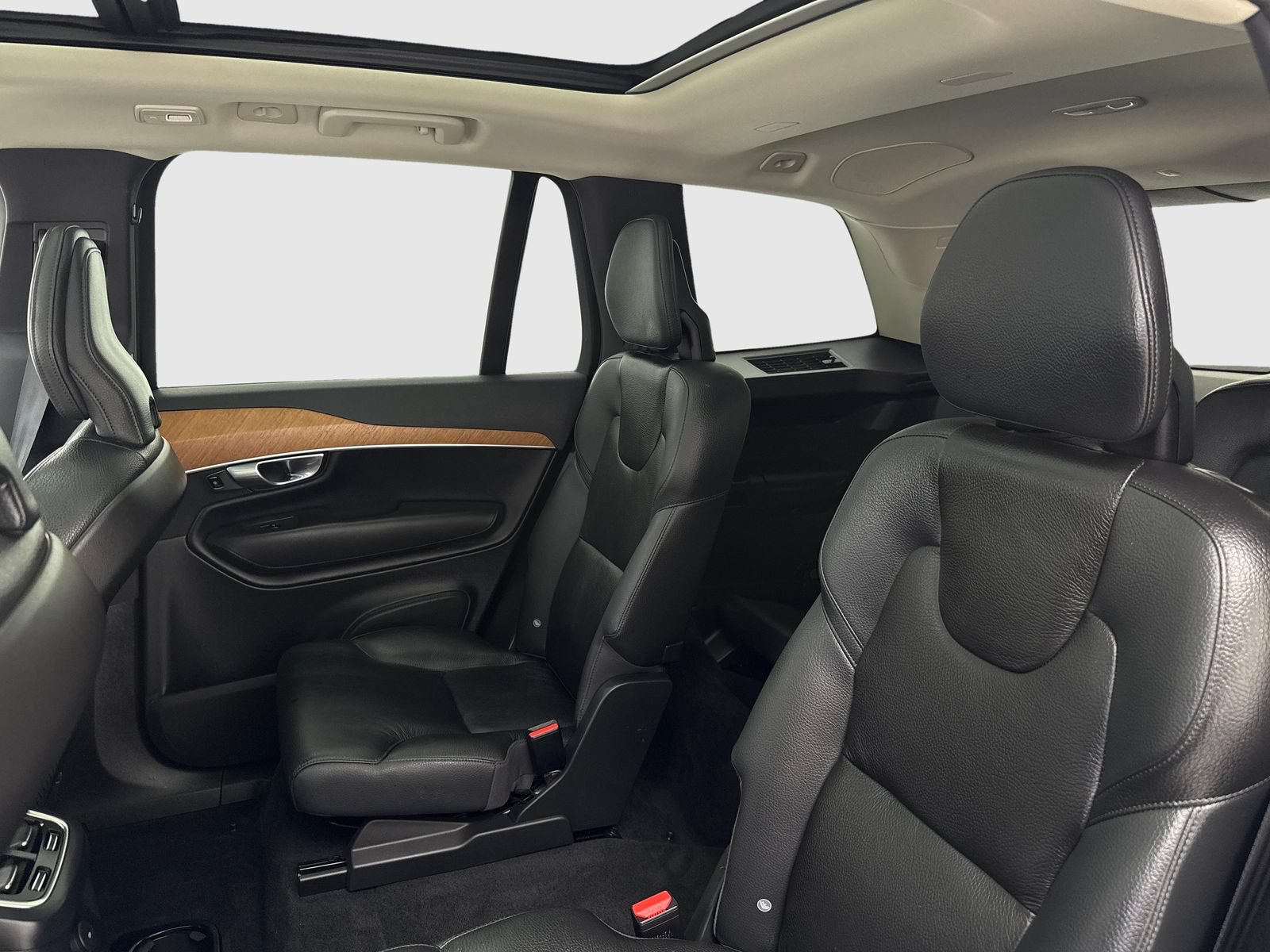 Used 2023 Volvo XC90 T8 Plus AWD/4WD image 37