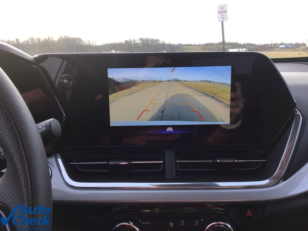 Used 2025 Chevrolet Trax LT image 38