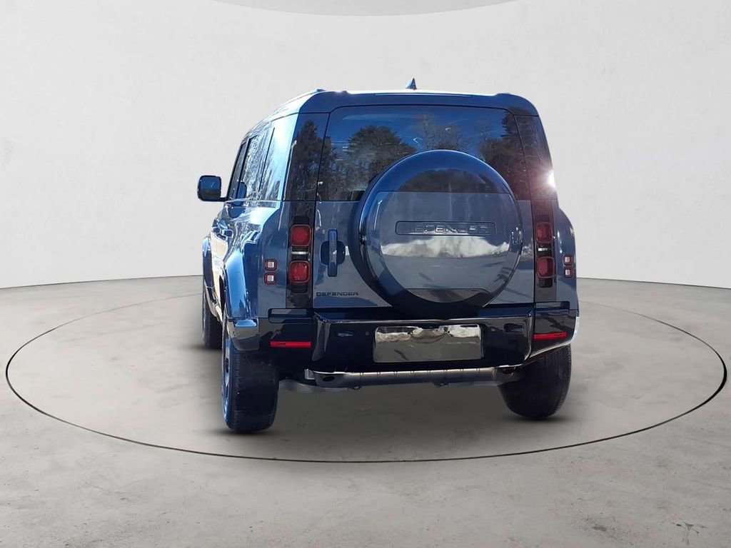 Used 2025 Land Rover Defender 110 X-Dynamic SE image 6