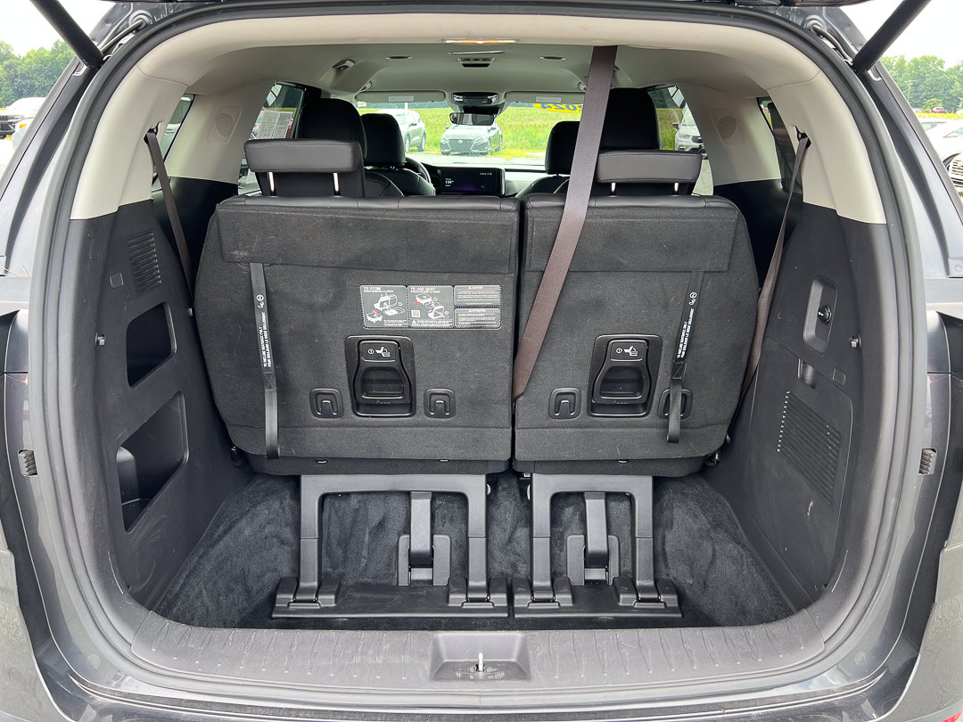 Used 2024 Kia Carnival EX FWD image 9