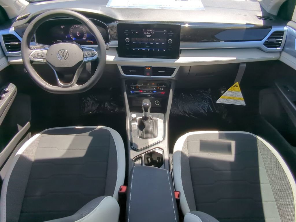 New 2026 Volkswagen Taos SE FWD image 12