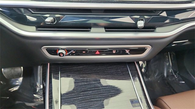 Used 2025 BMW X7 M60i image 51